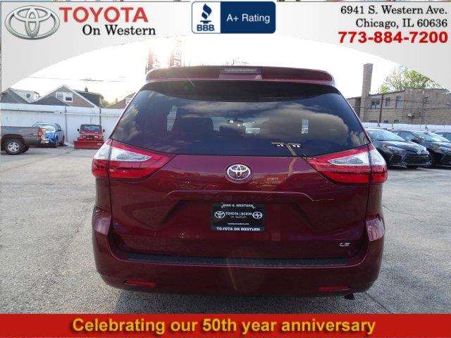 Toyota Sienna 2017 photo 3